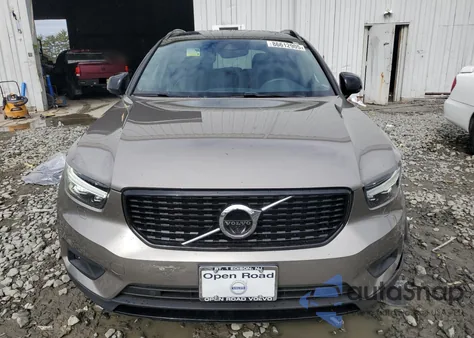 2022 Volvo Xc40 T5 R-Design z USA, uszkodzony, nr VIN YV4162UMXN2714870